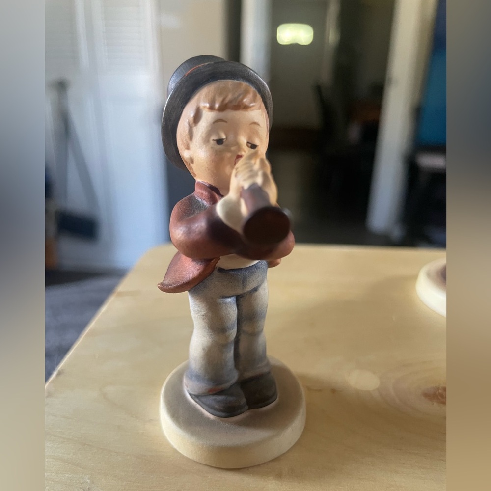 Serenade - Goebel M. I. Hummel Figurine #85 4/0 TMK 6